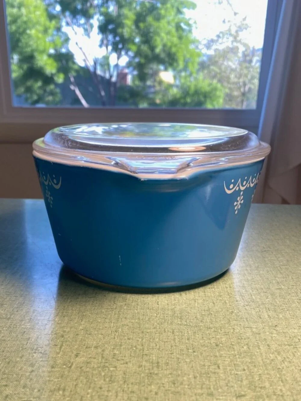 Vintage Round Pyrex Caserole with Lid